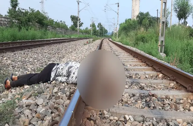 मुजफ्फरपुर रेलवे जंक्शन के पांच नंबर प्लेटफार्म के समीप ट्रेन से कटकर युवक की मौत